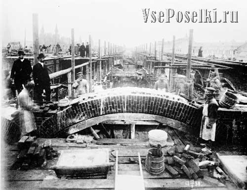Строительная площадка Верхних Торговых Рядов была крупнейшей в Европе, составляя 2,7 гектара! 5 сентября 1890 года 