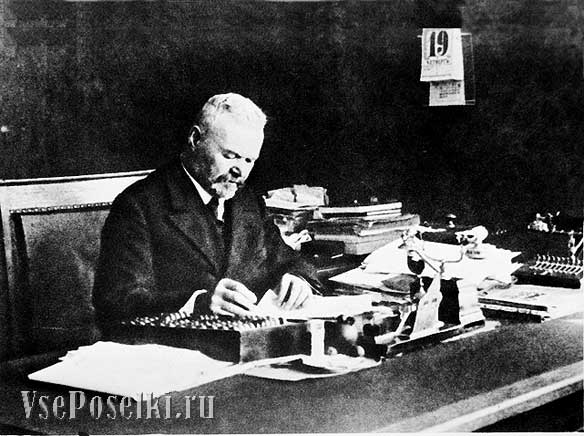 Издатель-магнат Иван Дмитриевич Сытин (1851-1934)  в рабочем кабинете